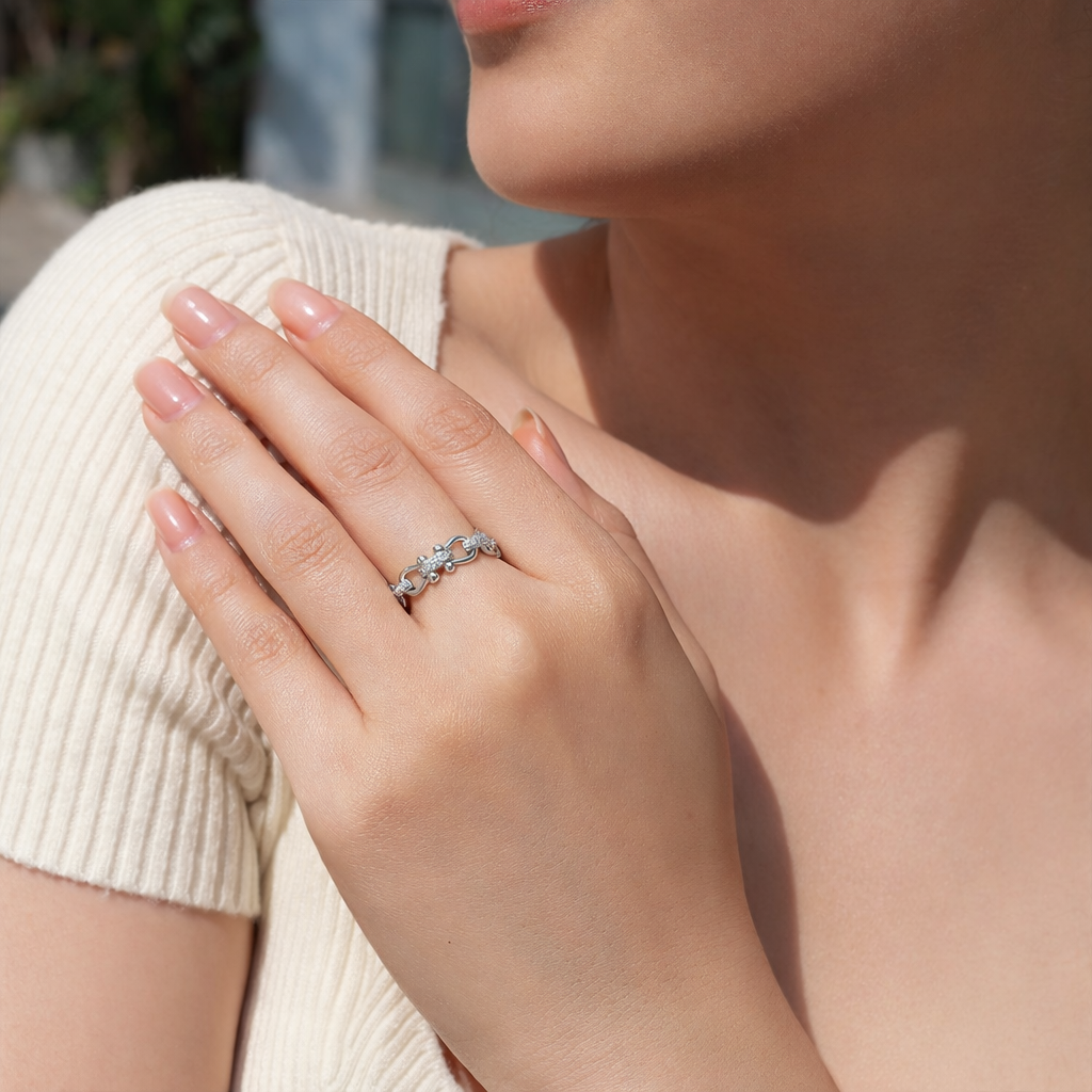JIGrandeur™Lumina Moissanite Ring