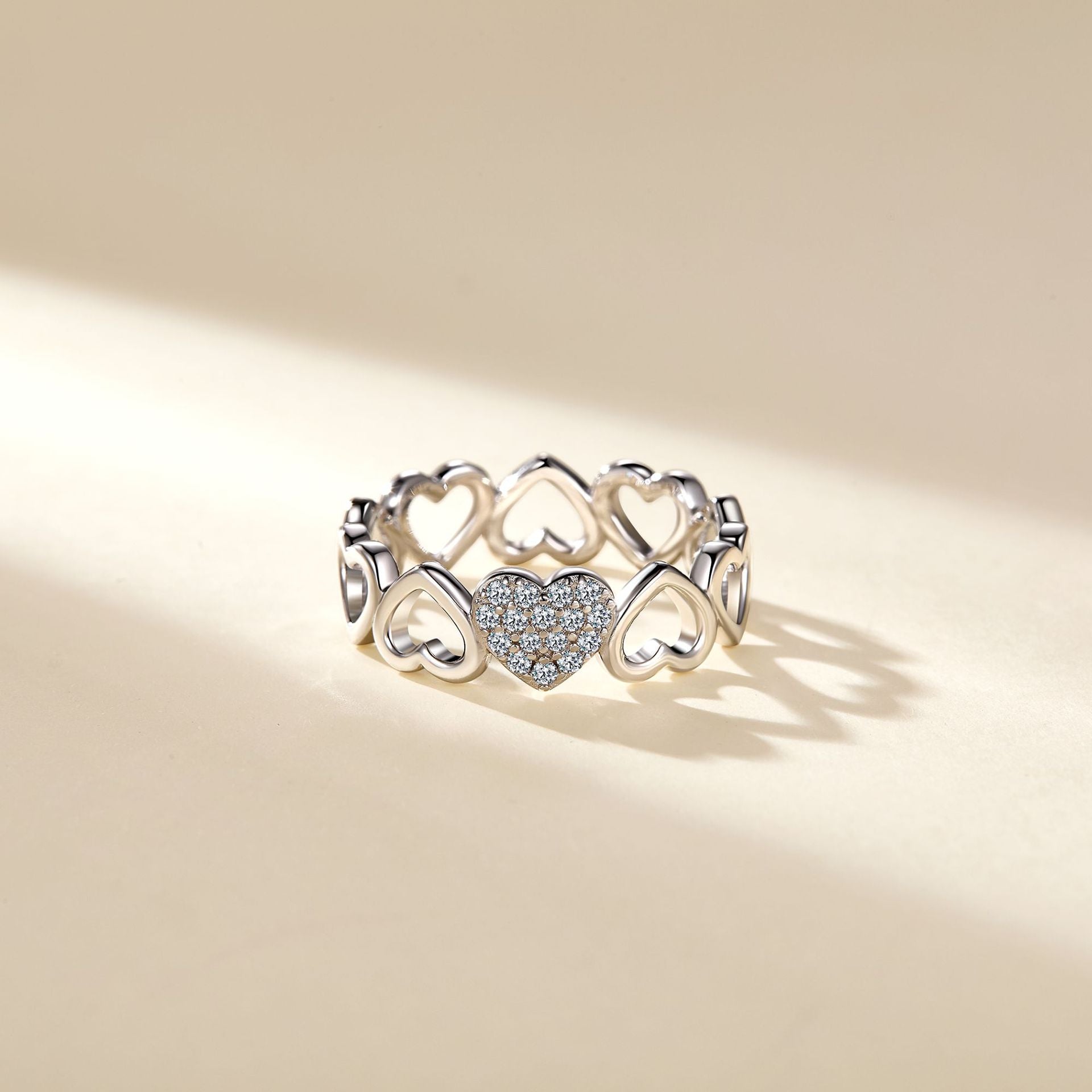 JIGrandeur™Amore Moissanite Ring
