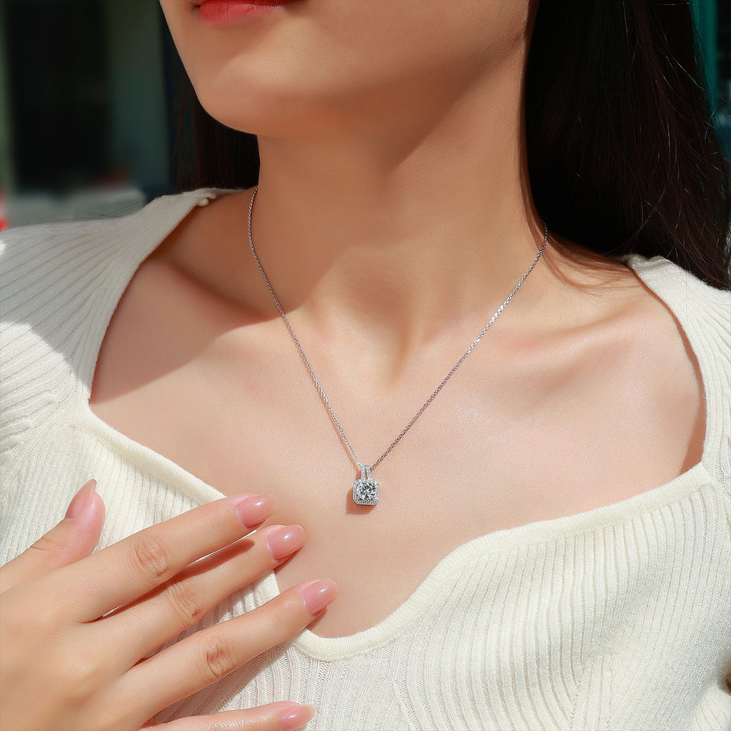 JIGrandeur™Lunessa Moissanite Necklace