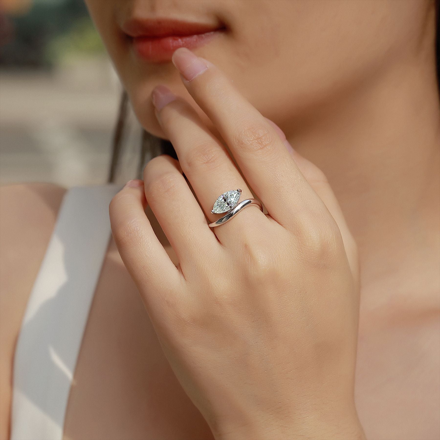 JIGrandeur™ Lyvora  Moissanite Ring